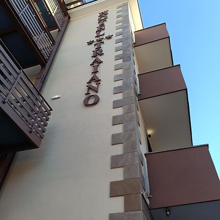 Hotel Traiano Чивитавеккья Экстерьер фото