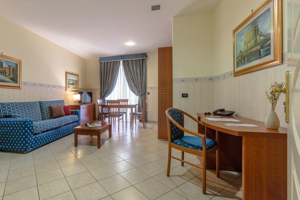 Hotel Traiano Чивитавеккья Экстерьер фото
