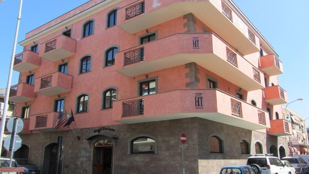Hotel Traiano Чивитавеккья Экстерьер фото