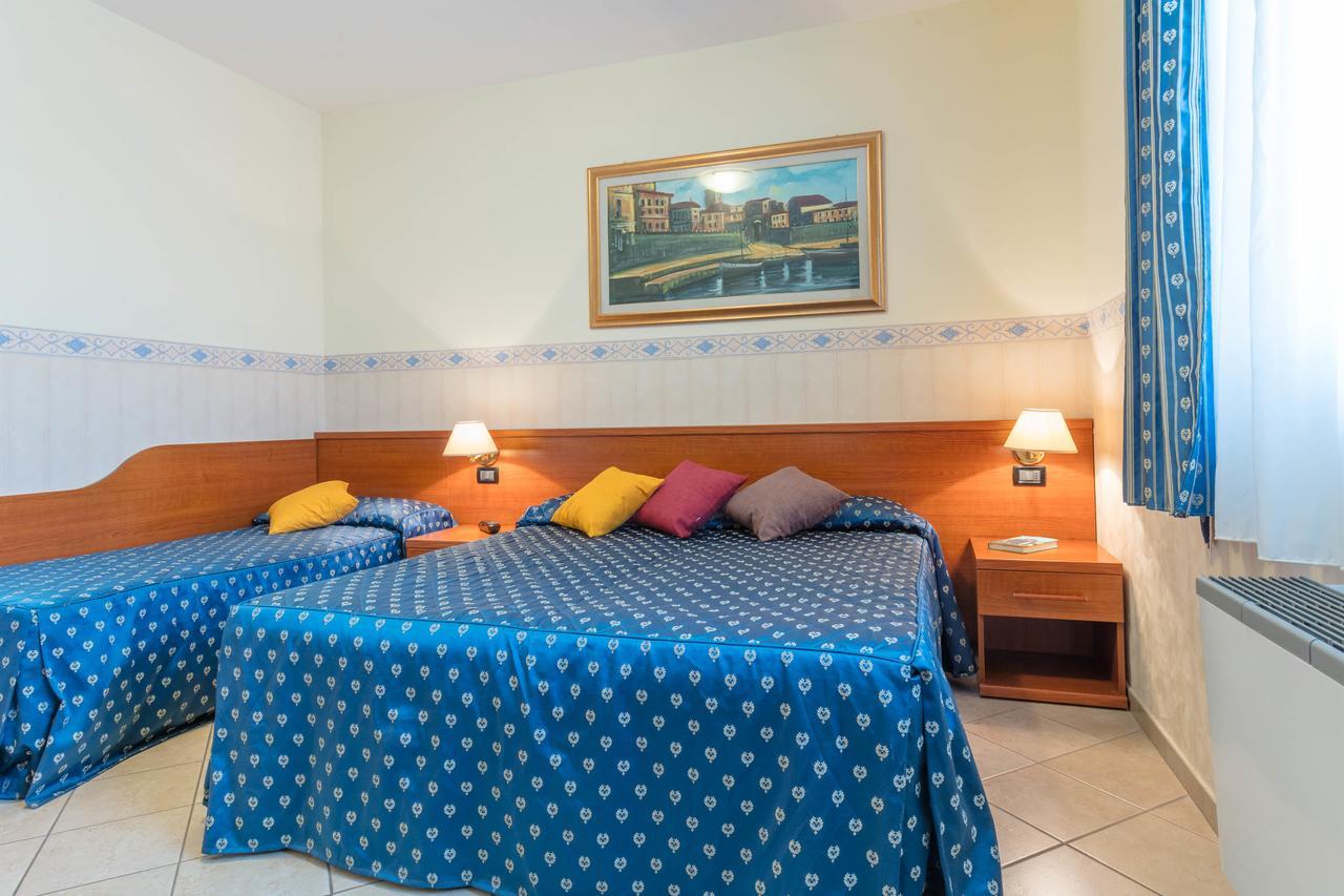 Hotel Traiano Чивитавеккья Экстерьер фото