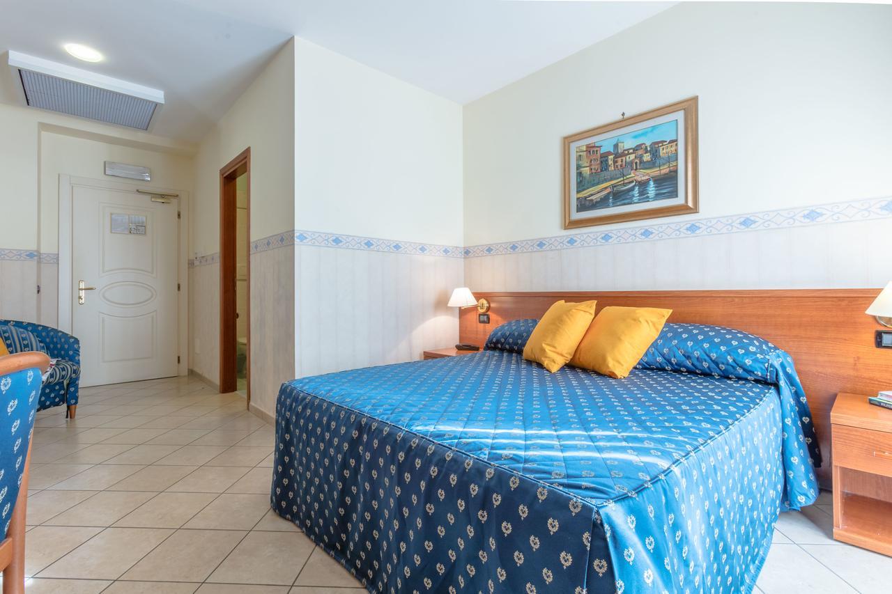 Hotel Traiano Чивитавеккья Экстерьер фото