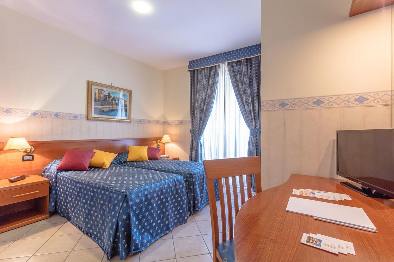 Hotel Traiano Чивитавеккья Экстерьер фото
