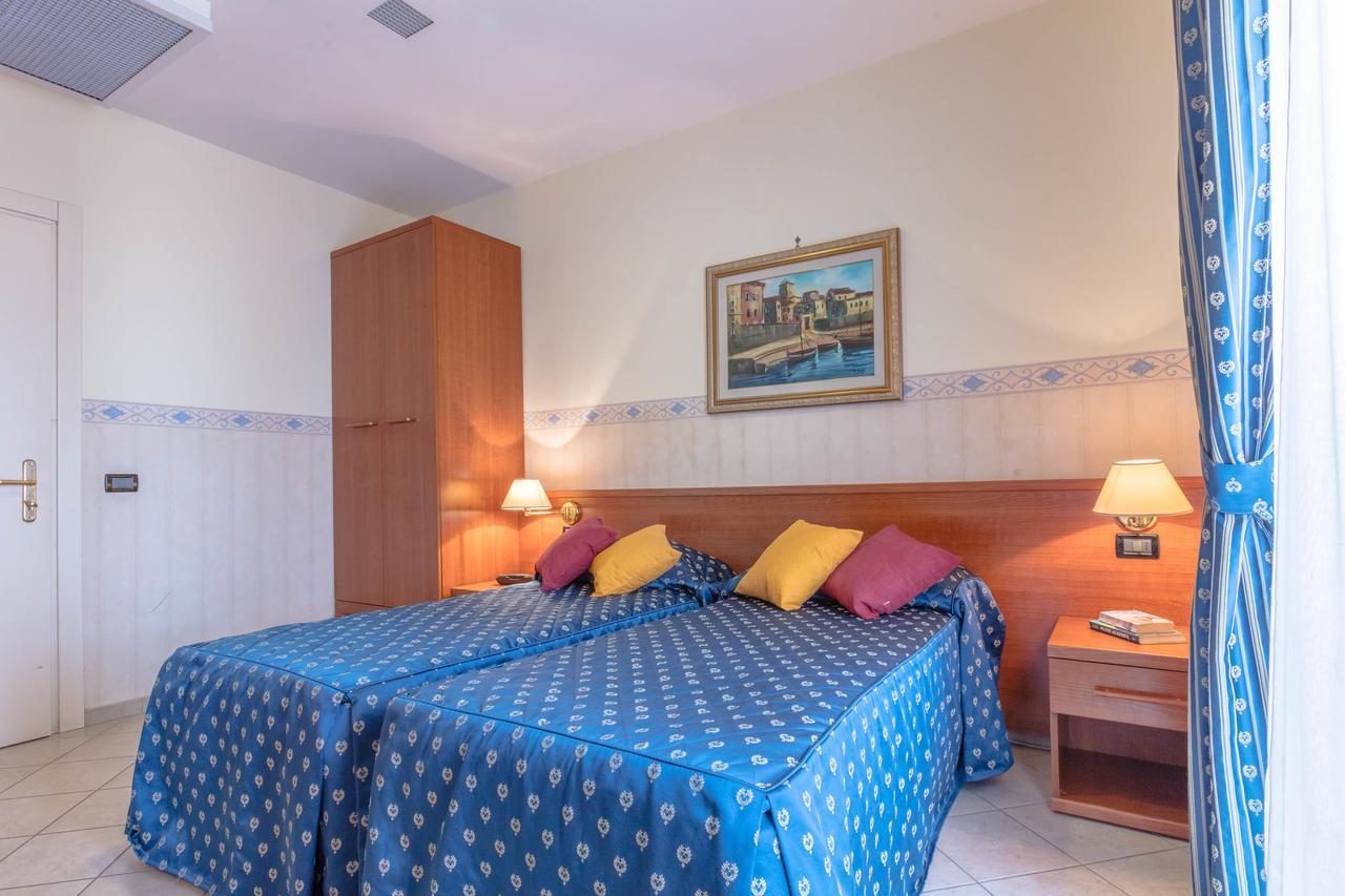 Hotel Traiano Чивитавеккья Экстерьер фото