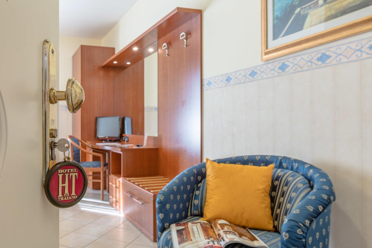 Hotel Traiano Чивитавеккья Экстерьер фото