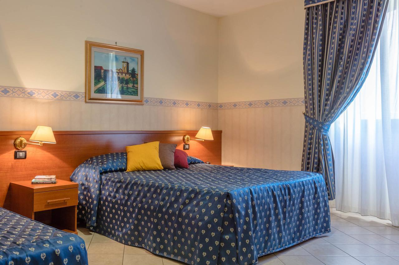 Hotel Traiano Чивитавеккья Экстерьер фото