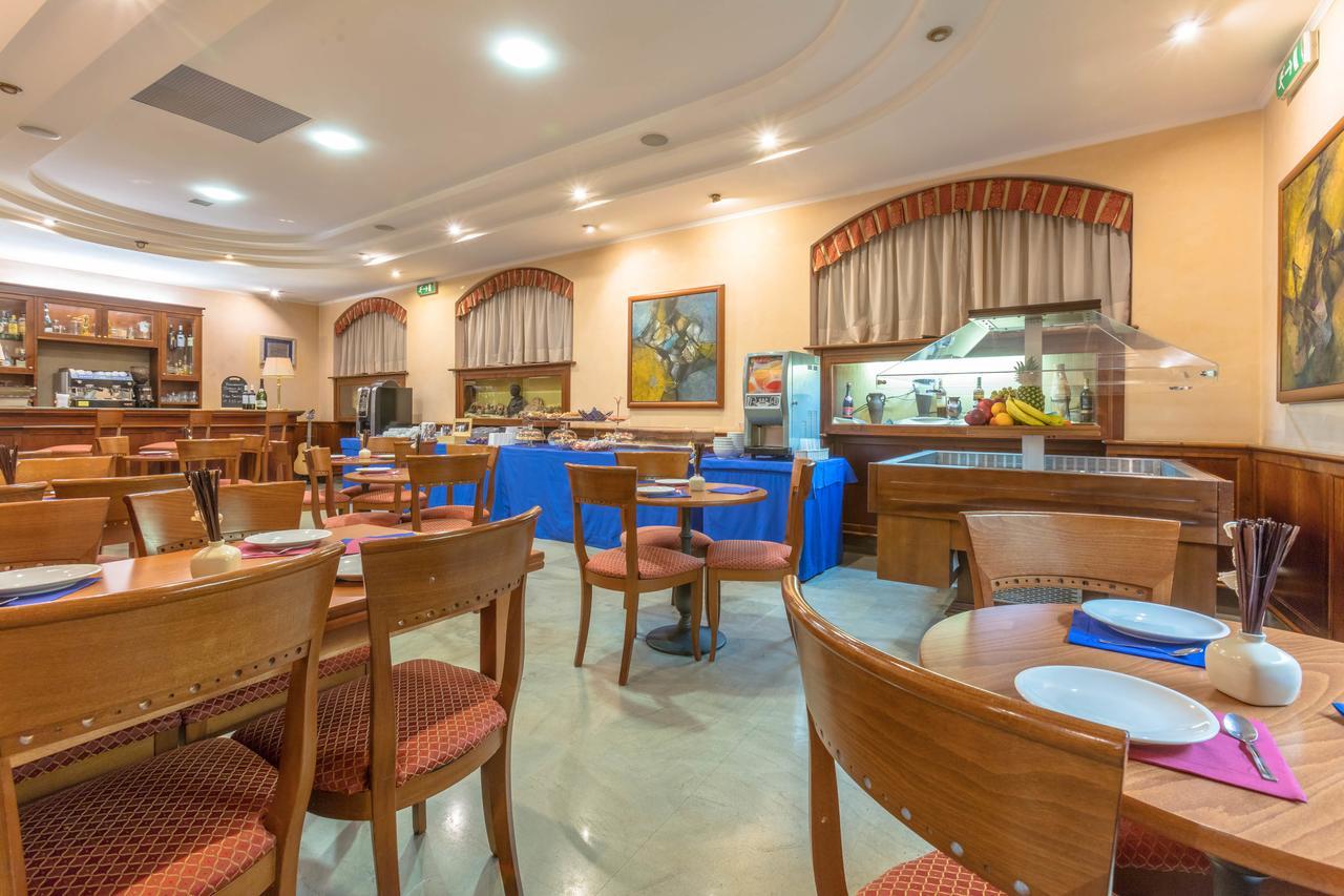 Hotel Traiano Чивитавеккья Экстерьер фото